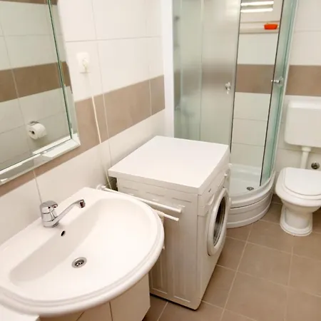 By The Sea Pisak, Omis - 4815 * Mimice