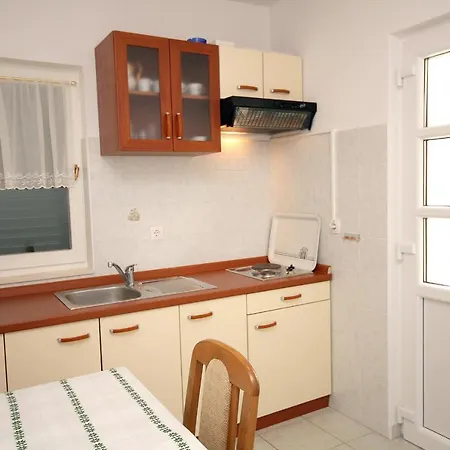 Apartment By The Sea Pisak, Omis - 4815 Mimice